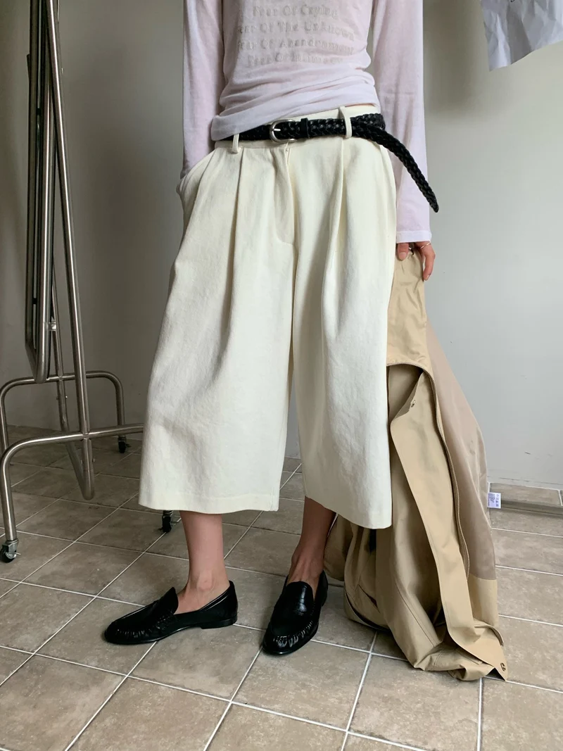 Vaara Pin-Tuck Wide Leg Bermuda Pants