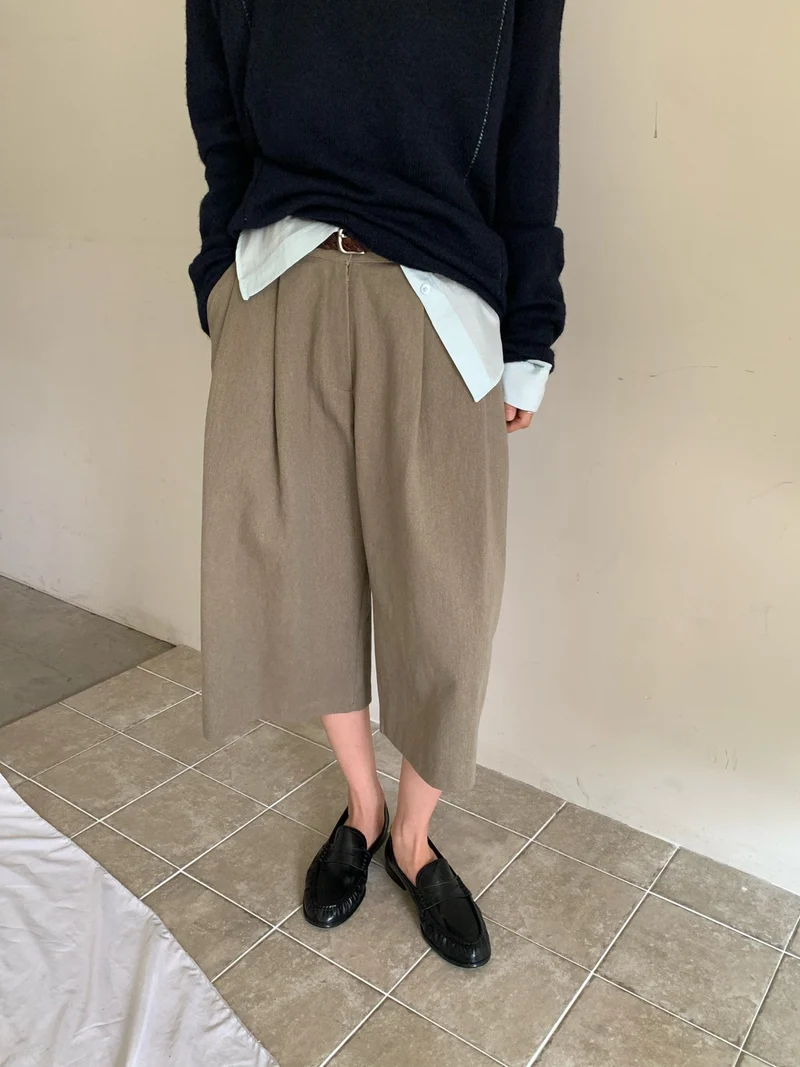 Vaara Pin-Tuck Wide Leg Bermuda Pants