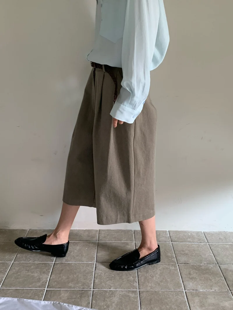 Vaara Pin-Tuck Wide Leg Bermuda Pants