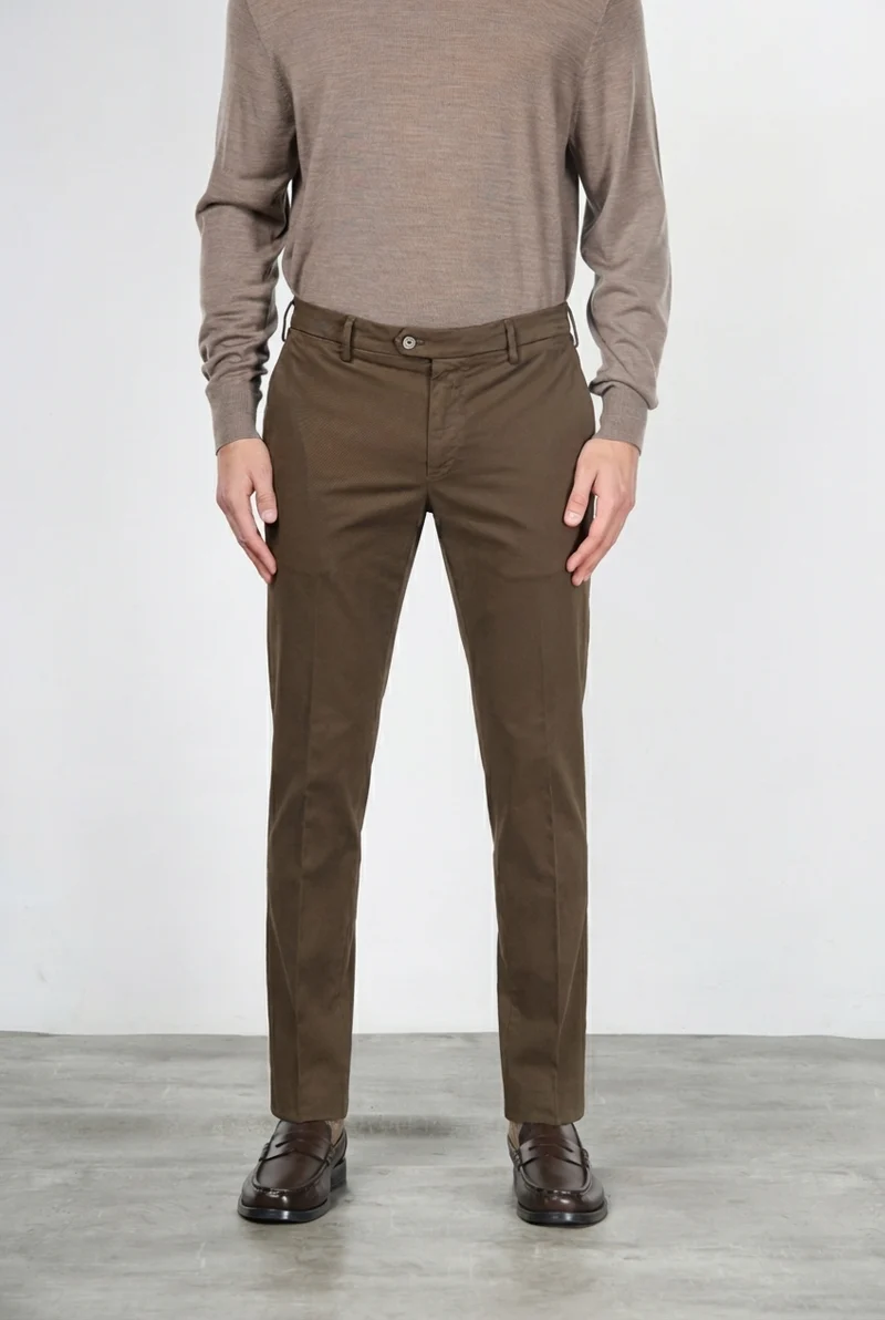 New York pantalon chino homme en gabardine stretch, coupe regular fit ①