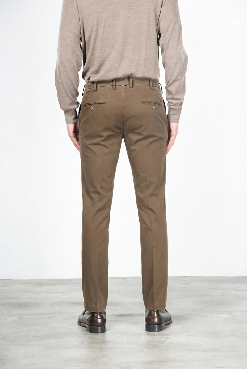 New York pantalon chino homme en gabardine stretch, coupe regular fit ①