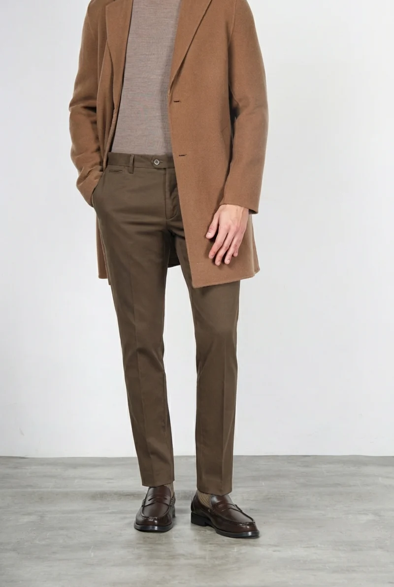 New York pantalon chino homme en gabardine stretch, coupe regular fit ①