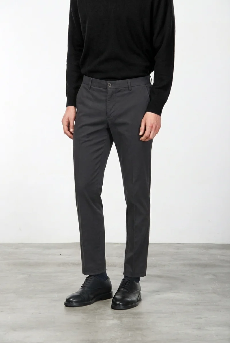 Milano pantalon chino homme en gabardine stretch, coupe extra slim ①