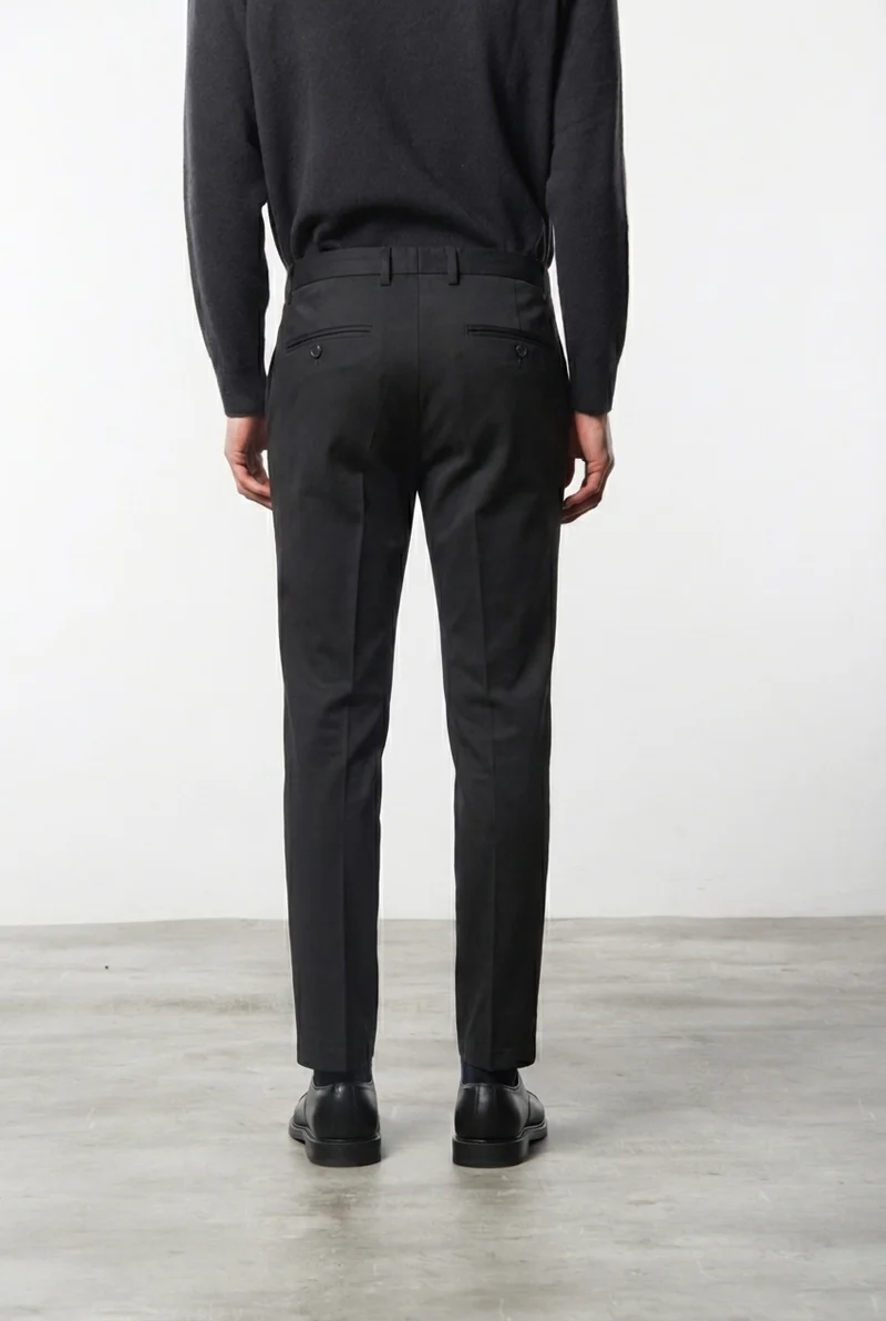 Milano pantalon chino homme en gabardine stretch, coupe extra slim ①