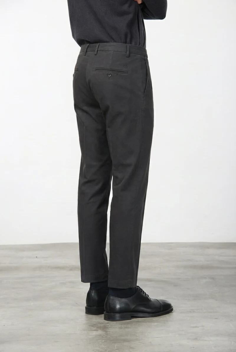 Milano pantalon chino homme en gabardine stretch, coupe extra slim ①