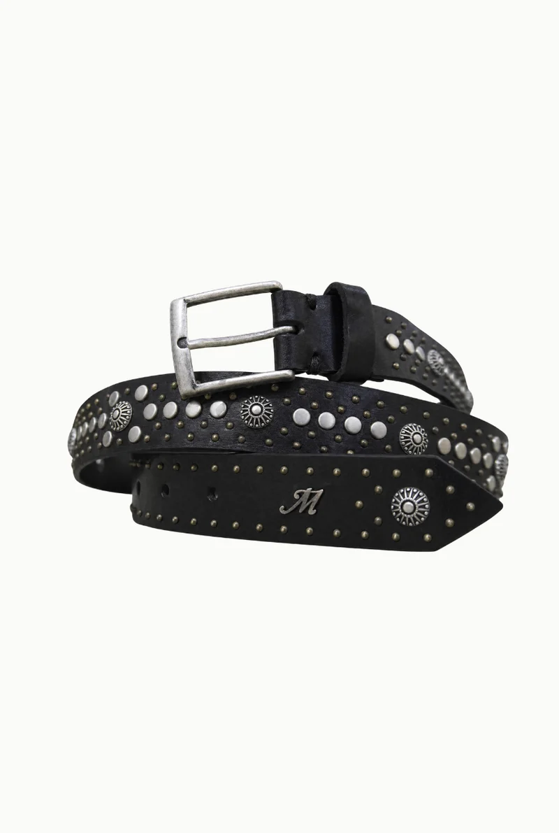 Ceinture en cuir faite à la main avec clous