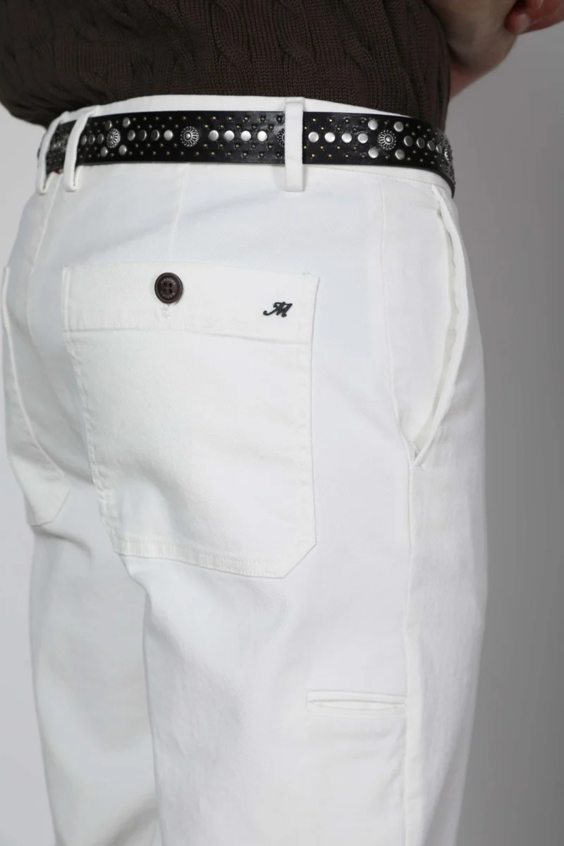 Ceinture en cuir faite à la main avec clous