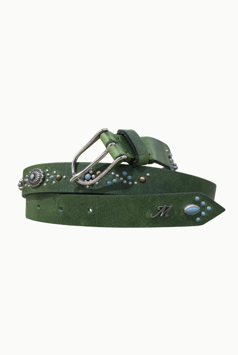 Ceinture en cuir faite à la main avec clous