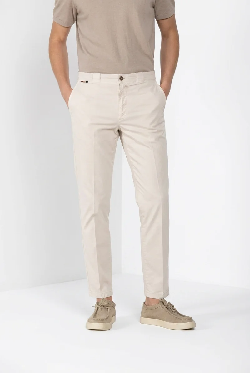 Madison M74 pantalon chino homme en twill léger stretch carrot fit