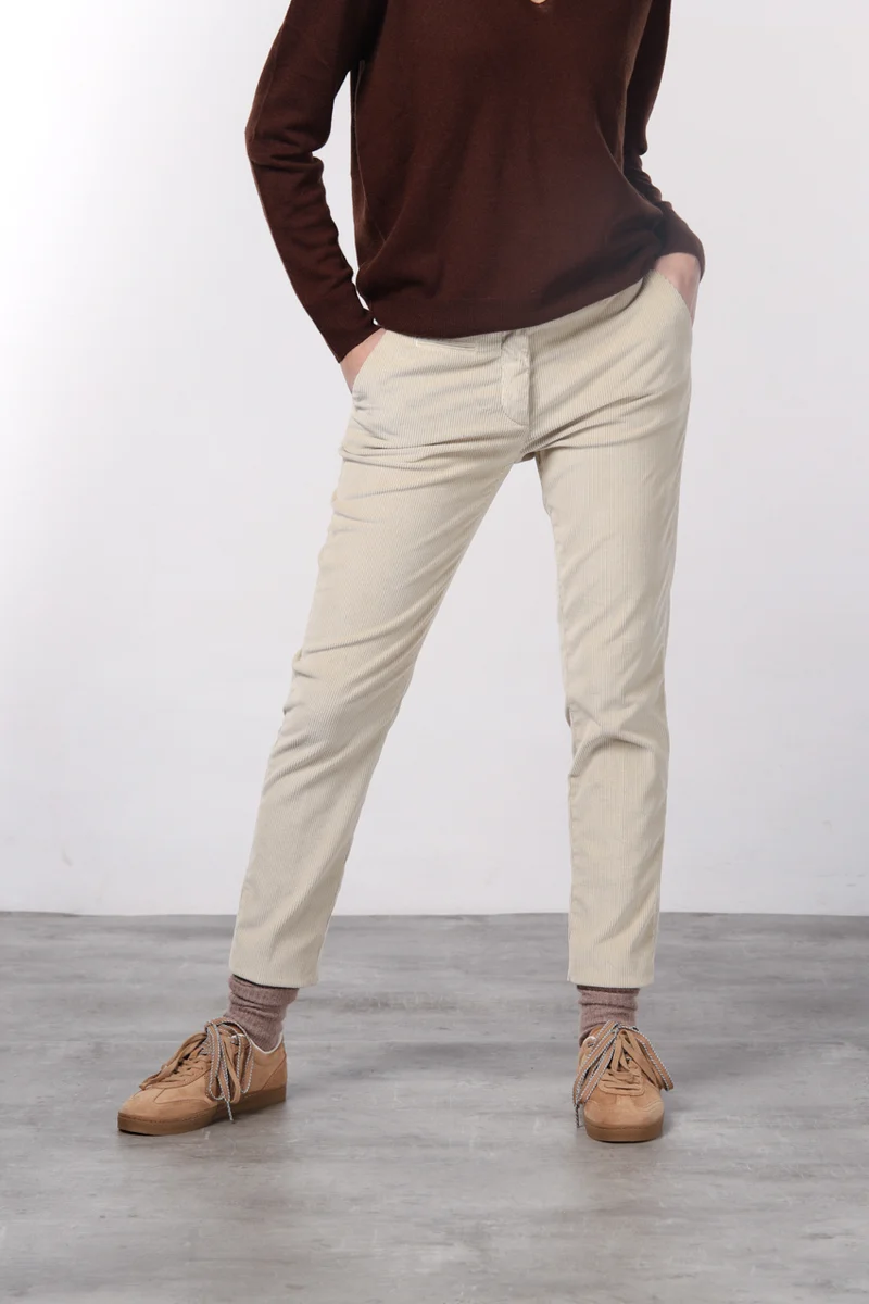 New York Slim pantalon chino femme en velours à grosses côtes slim fit ①