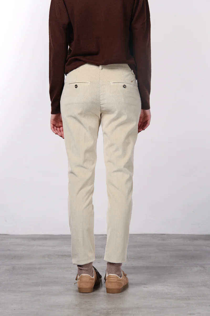 New York Slim pantalon chino femme en velours à grosses côtes slim fit ①