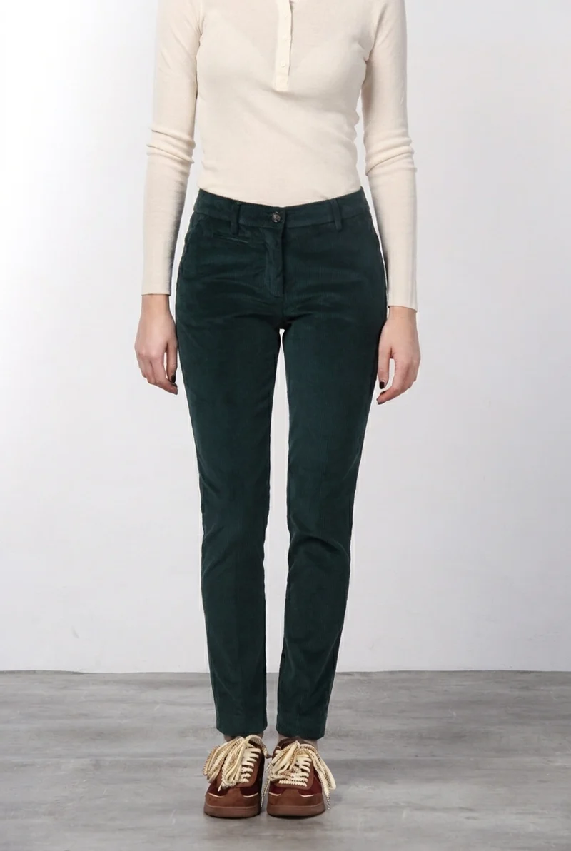 New York Slim pantalon chino femme en velours à grosses côtes slim fit ①
