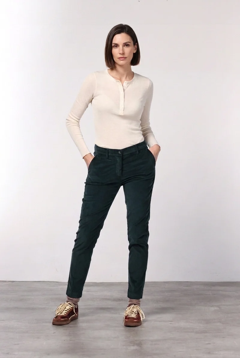 New York Slim pantalon chino femme en velours à grosses côtes slim fit ①