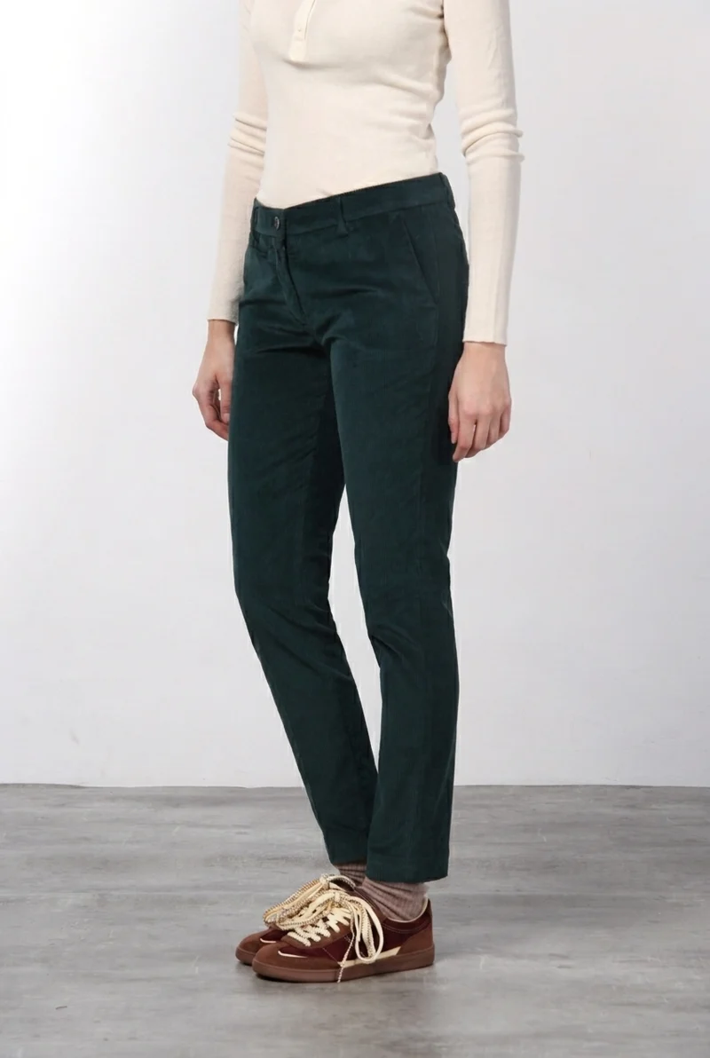 New York Slim pantalon chino femme en velours à grosses côtes slim fit ①