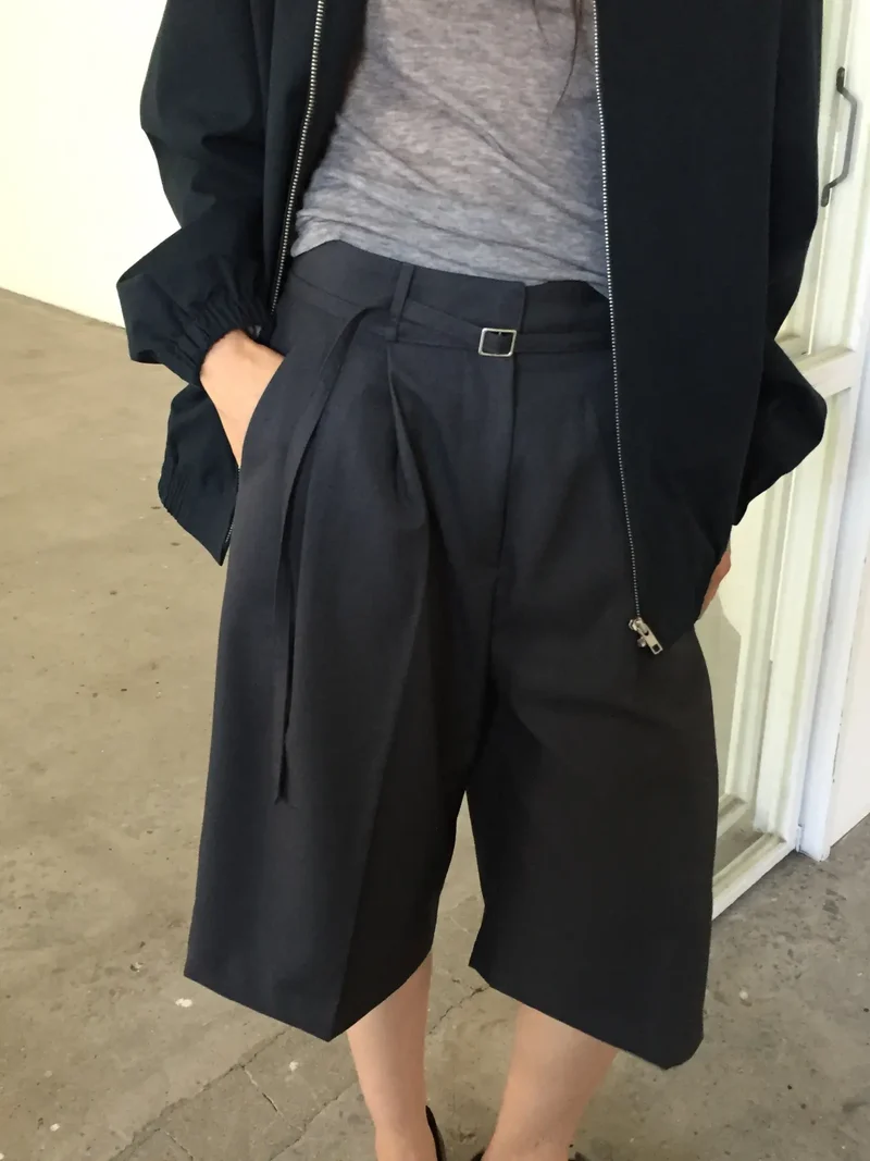 Lovemoment High Waist Pleated Wide Bermuda Pants