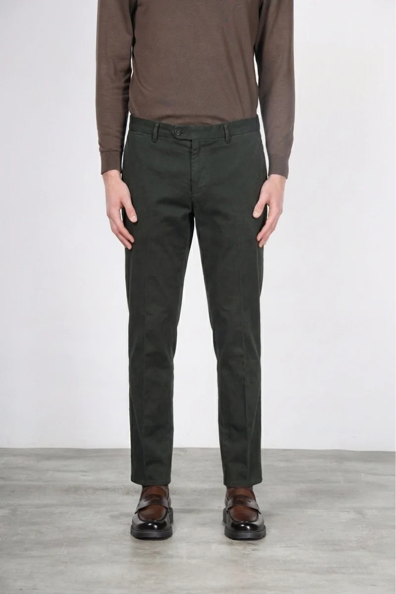 Paris pantalon chino homme en tricotine stretch carrot fit ①