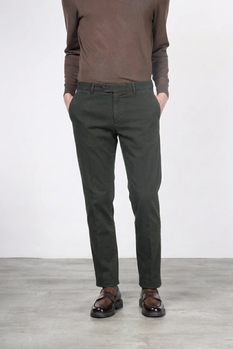 Paris pantalon chino homme en tricotine stretch carrot fit ①