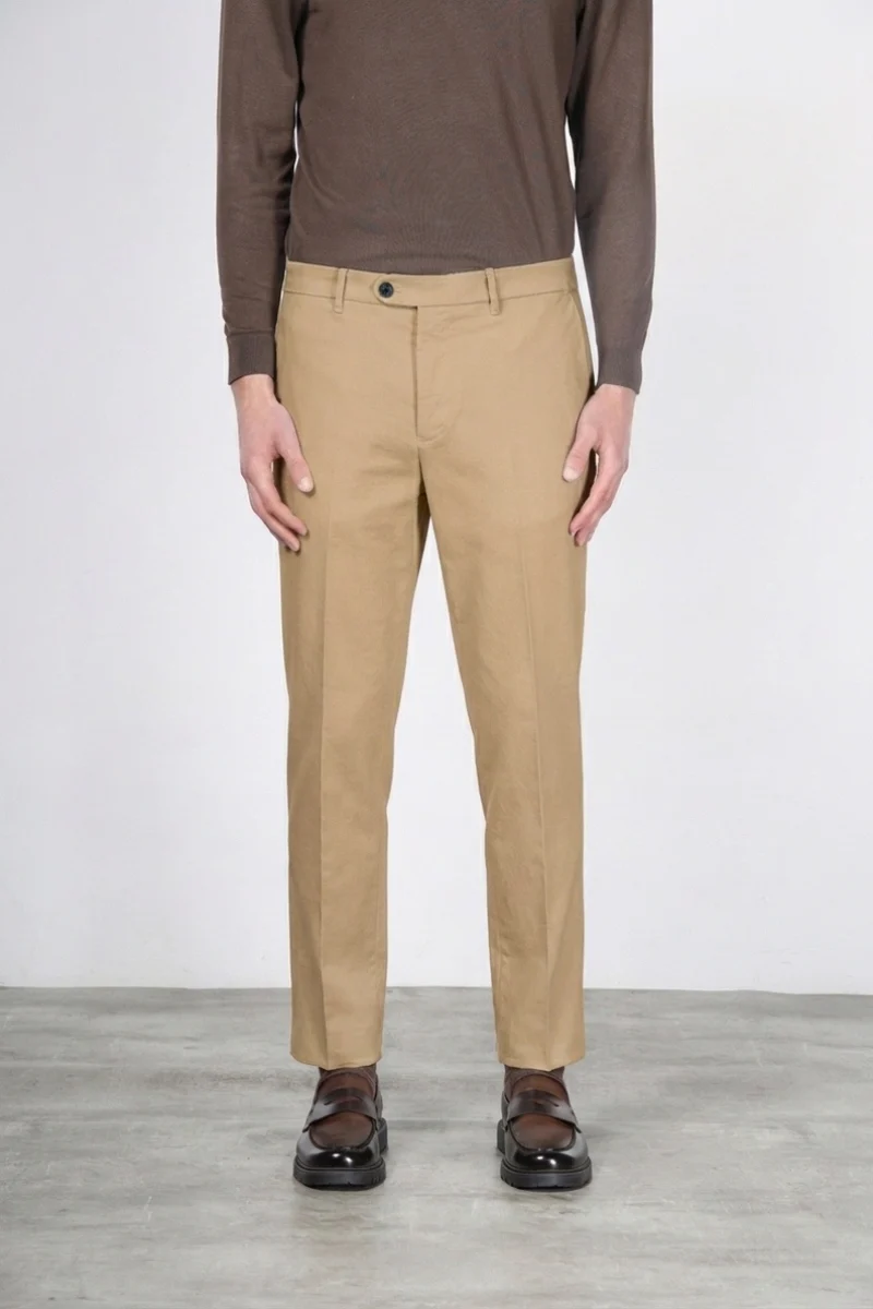 Paris pantalon chino homme en tricotine stretch carrot fit ①