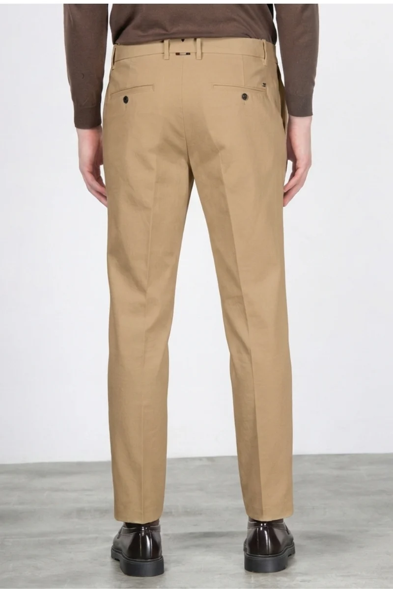 Paris pantalon chino homme en tricotine stretch carrot fit ①