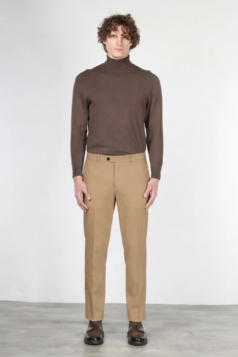 Paris pantalon chino homme en tricotine stretch carrot fit ①