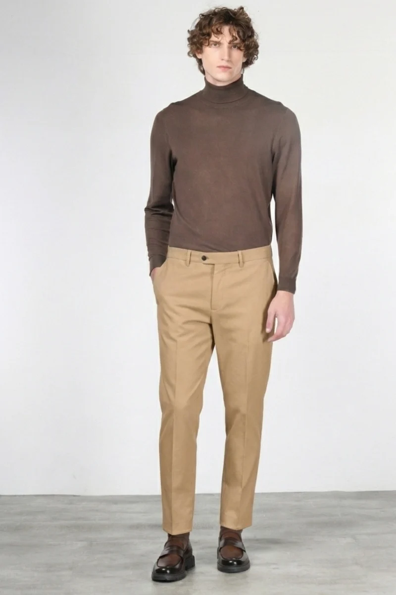 Paris pantalon chino homme en tricotine stretch carrot fit ①