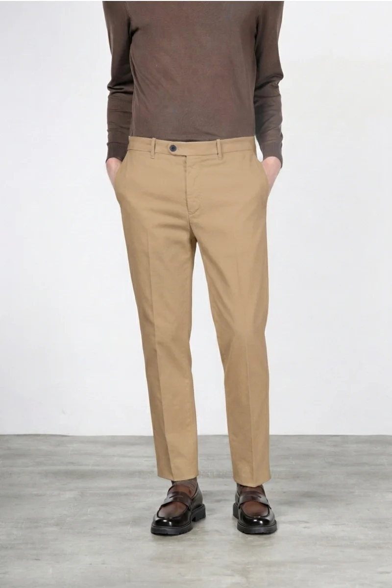Paris pantalon chino homme en tricotine stretch carrot fit ①