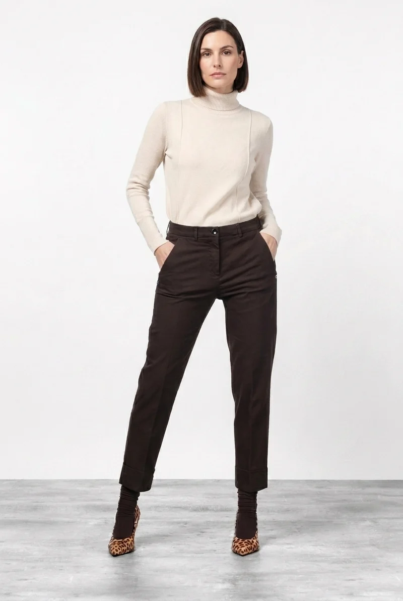 Pantalon chino femme New York Carrot en satin avec carrot fit ①