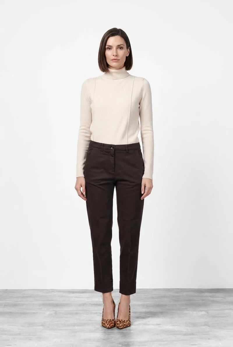 Pantalon chino femme New York Carrot en satin avec carrot fit ①