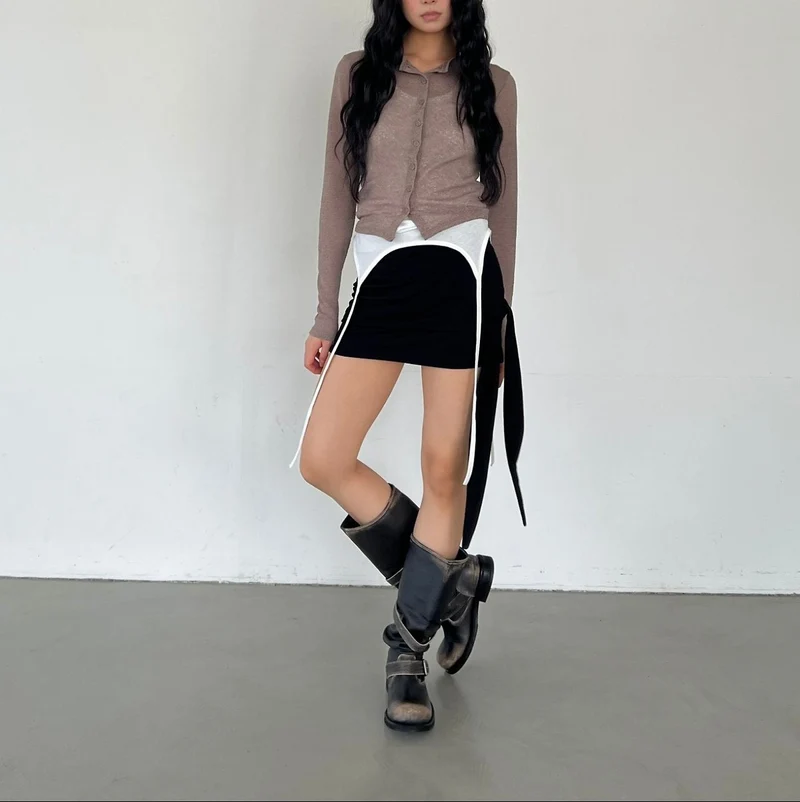 ASKHAKI Side Tail Strap Curved Panel Low-Rise Mini Skirt