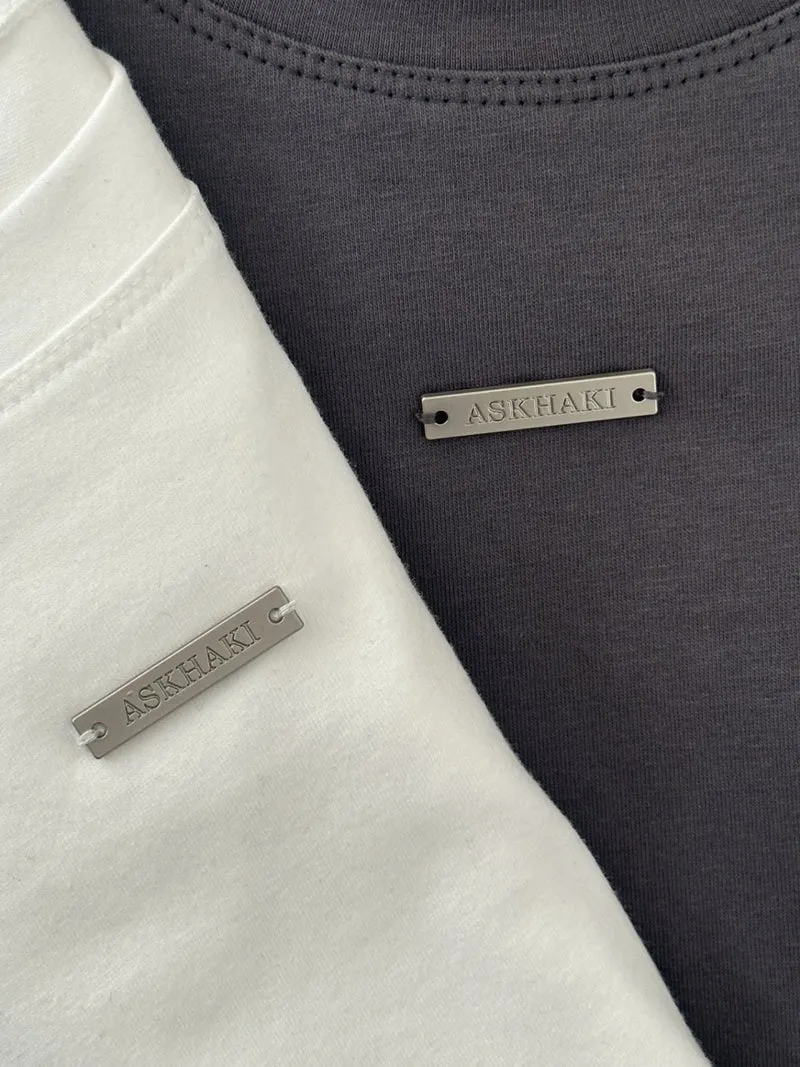 (2Pack) ASKHAKI Metal Plate Logo Slim Cropped Tee