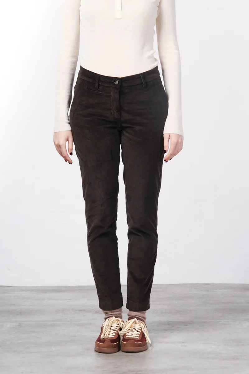 New York Slim pantalon chino femme en velours côtelé à grosses côtes, coupe slim ①