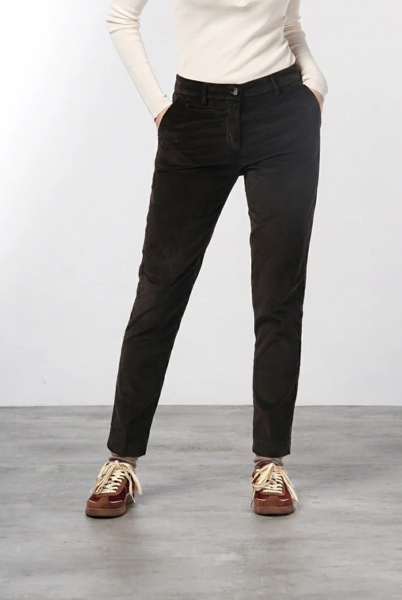 New York Slim pantalon chino femme en velours côtelé à grosses côtes, coupe slim ①
