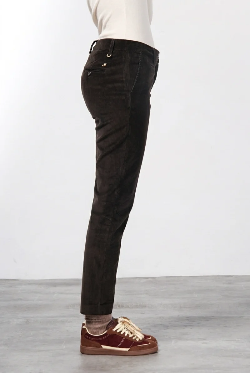 New York Slim pantalon chino femme en velours côtelé à grosses côtes, coupe slim ①