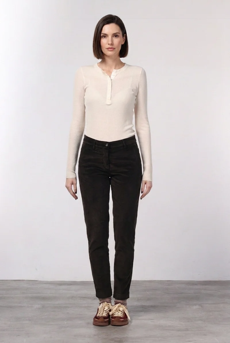 New York Slim pantalon chino femme en velours côtelé à grosses côtes, coupe slim ①