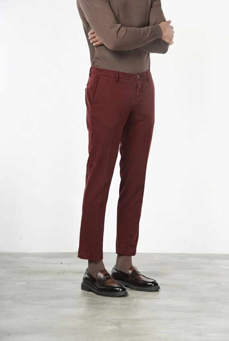 Milano pantalon chino homme en gabardine stretch, coupe extra slim ①