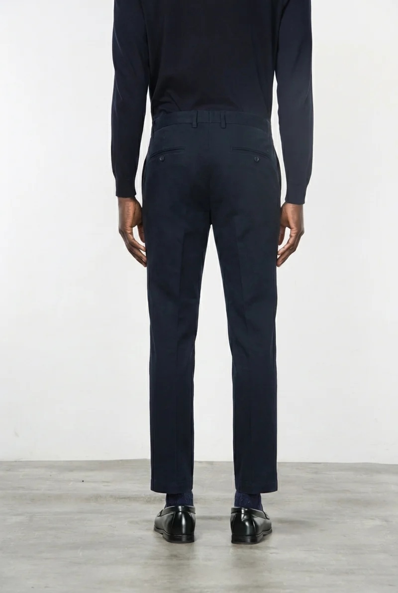 Milano pantalon chino homme en gabardine stretch, coupe extra slim ①