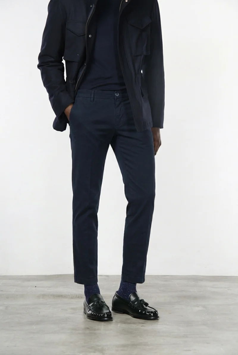 Milano pantalon chino homme en gabardine stretch, coupe extra slim ①