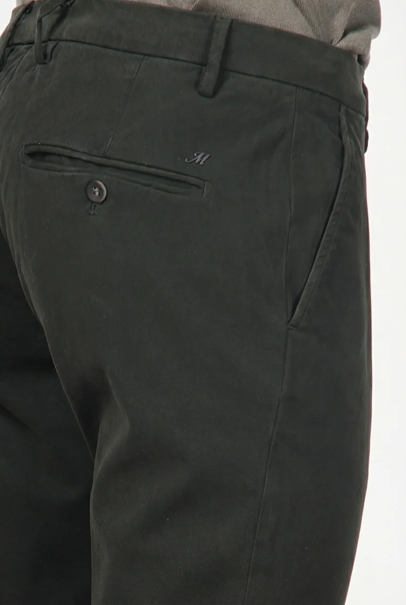 Milano pantalon chino homme en gabardine stretch, coupe extra slim ①