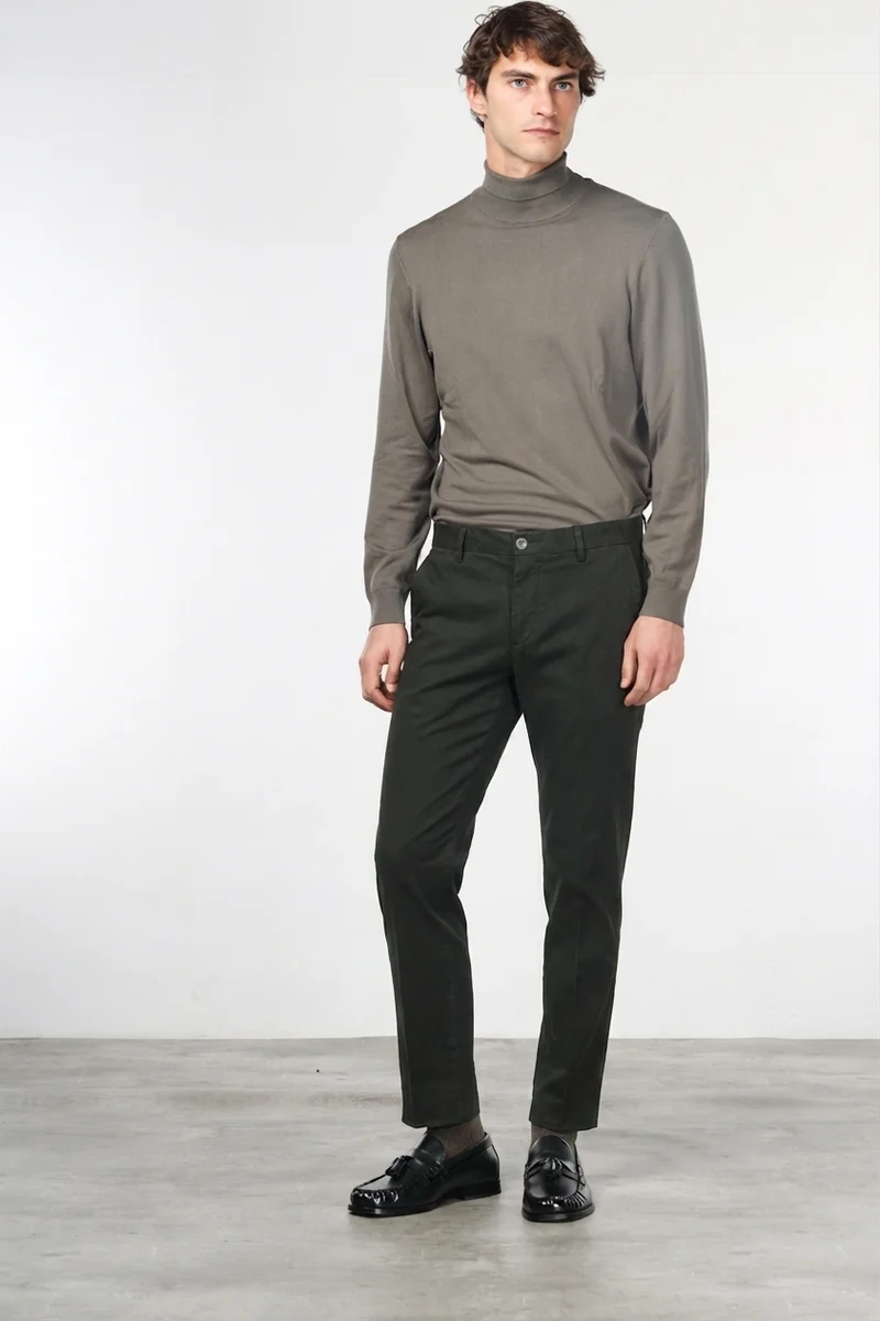 Milano pantalon chino homme en gabardine stretch, coupe extra slim ①