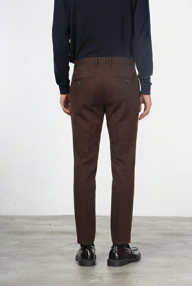 Milano pantalon chino homme en gabardine stretch, coupe extra slim ①