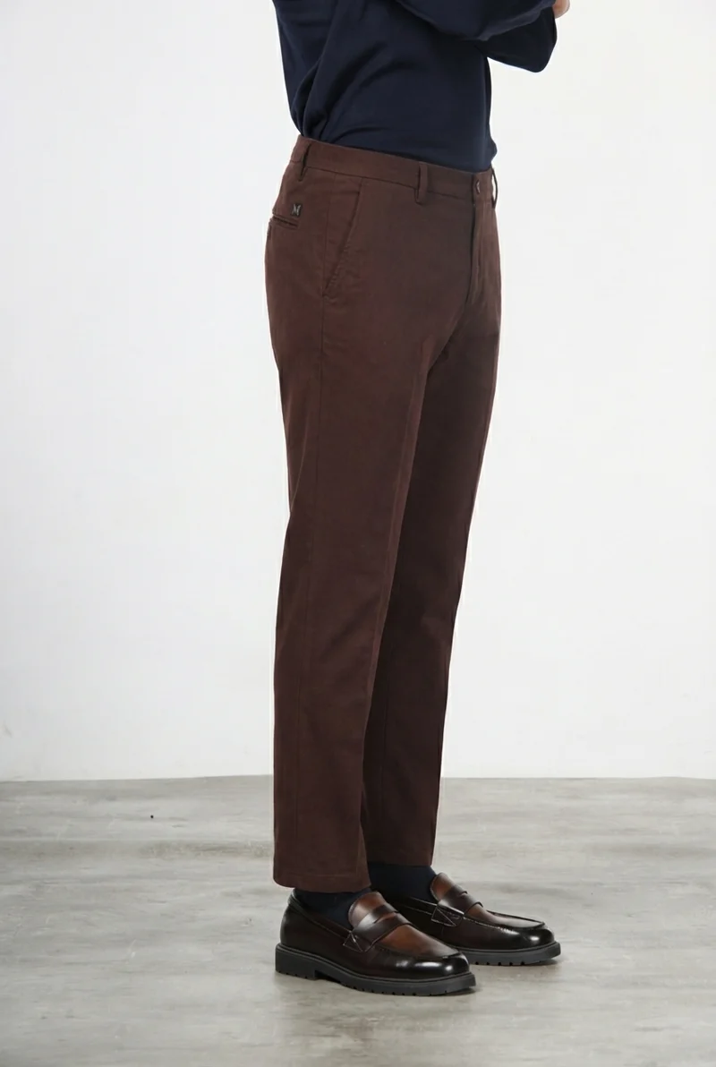 Milano pantalon chino homme en gabardine stretch, coupe extra slim ①