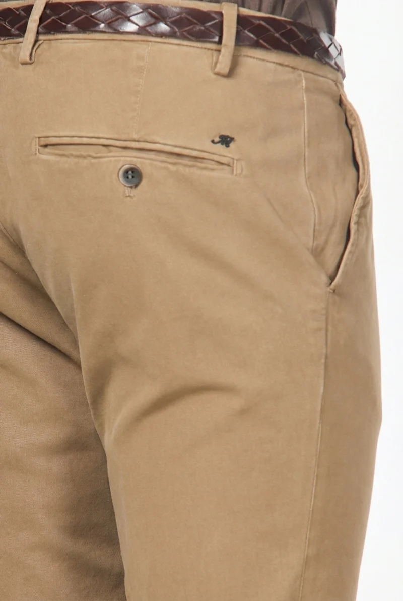 Milano pantalon chino homme en gabardine stretch, coupe extra slim ①