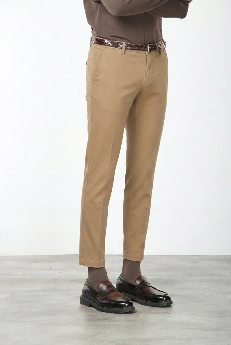 Milano pantalon chino homme en gabardine stretch, coupe extra slim ①