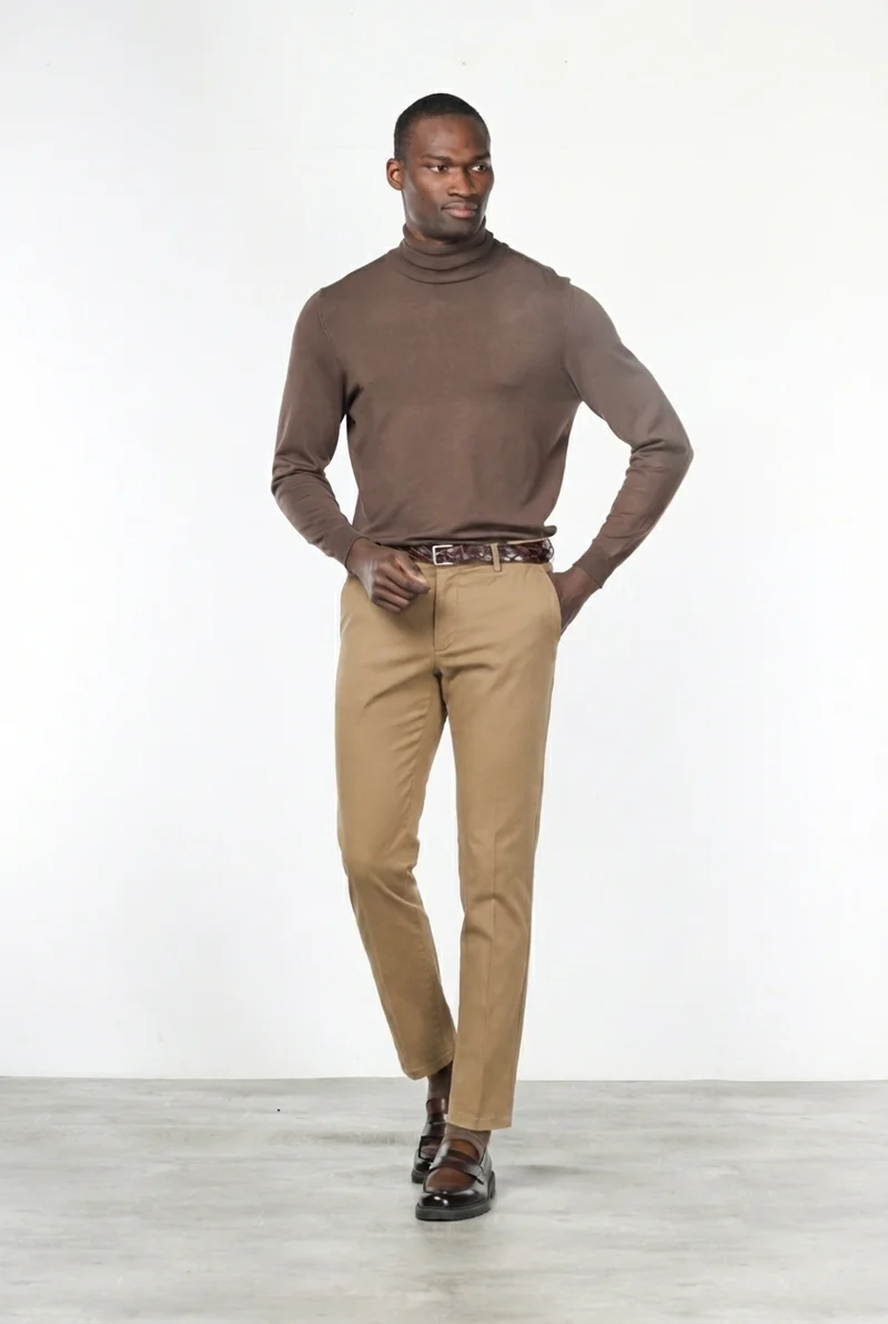Milano pantalon chino homme en gabardine stretch, coupe extra slim ①