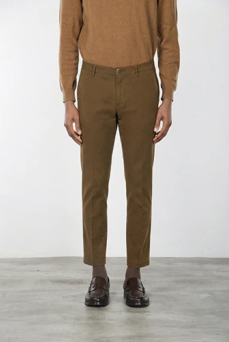Milano pantalon chino homme en gabardine stretch, coupe extra slim ①