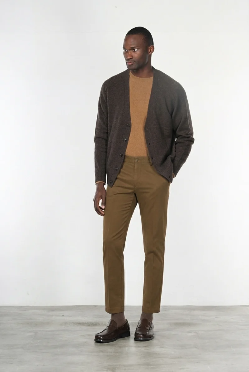 Milano pantalon chino homme en gabardine stretch, coupe extra slim ①