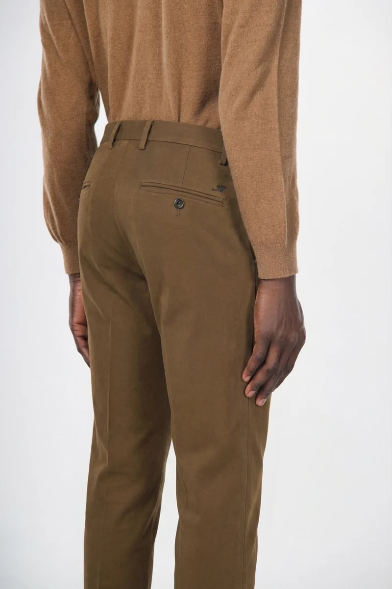 Milano pantalon chino homme en gabardine stretch, coupe extra slim ①