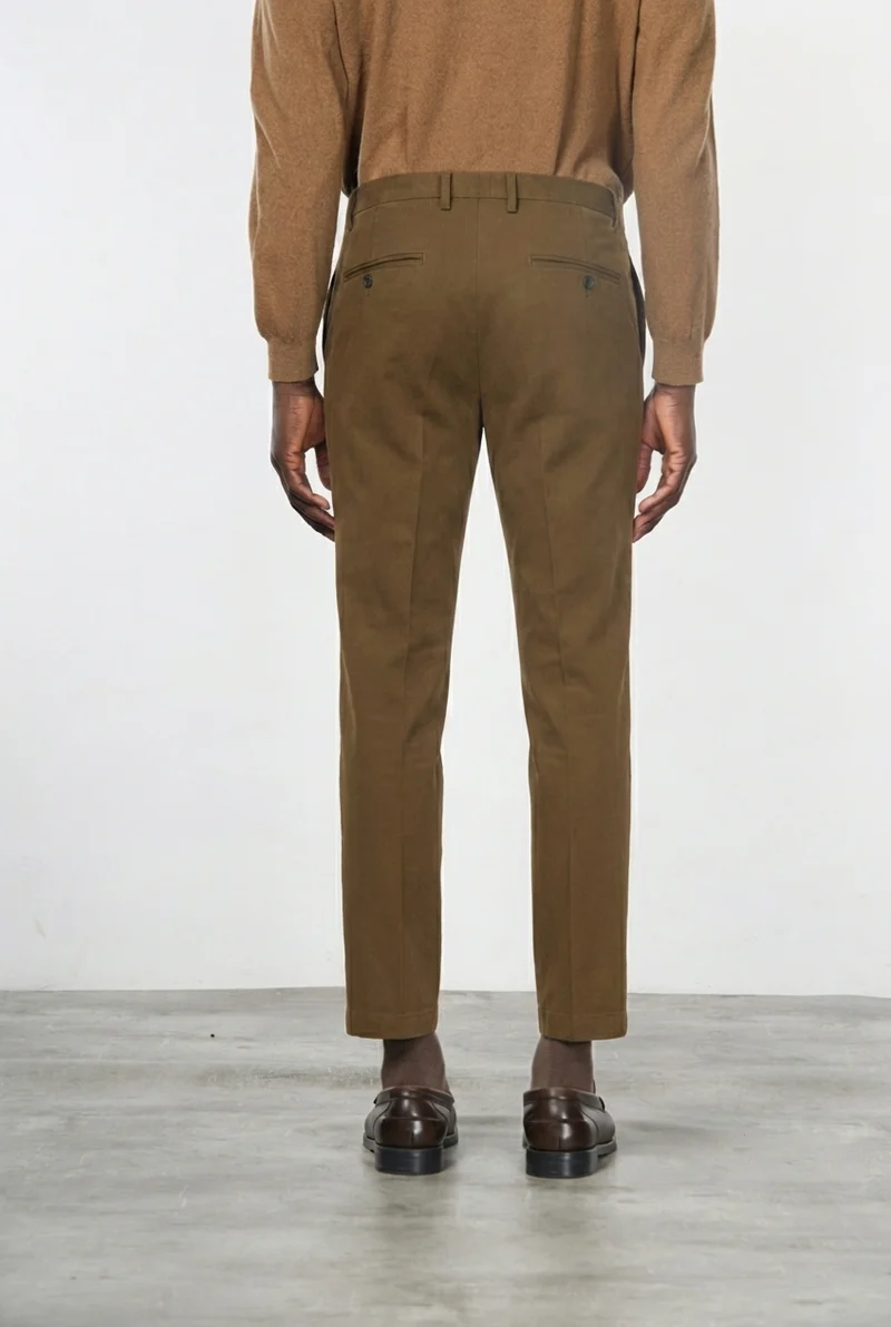 Milano pantalon chino homme en gabardine stretch, coupe extra slim ①