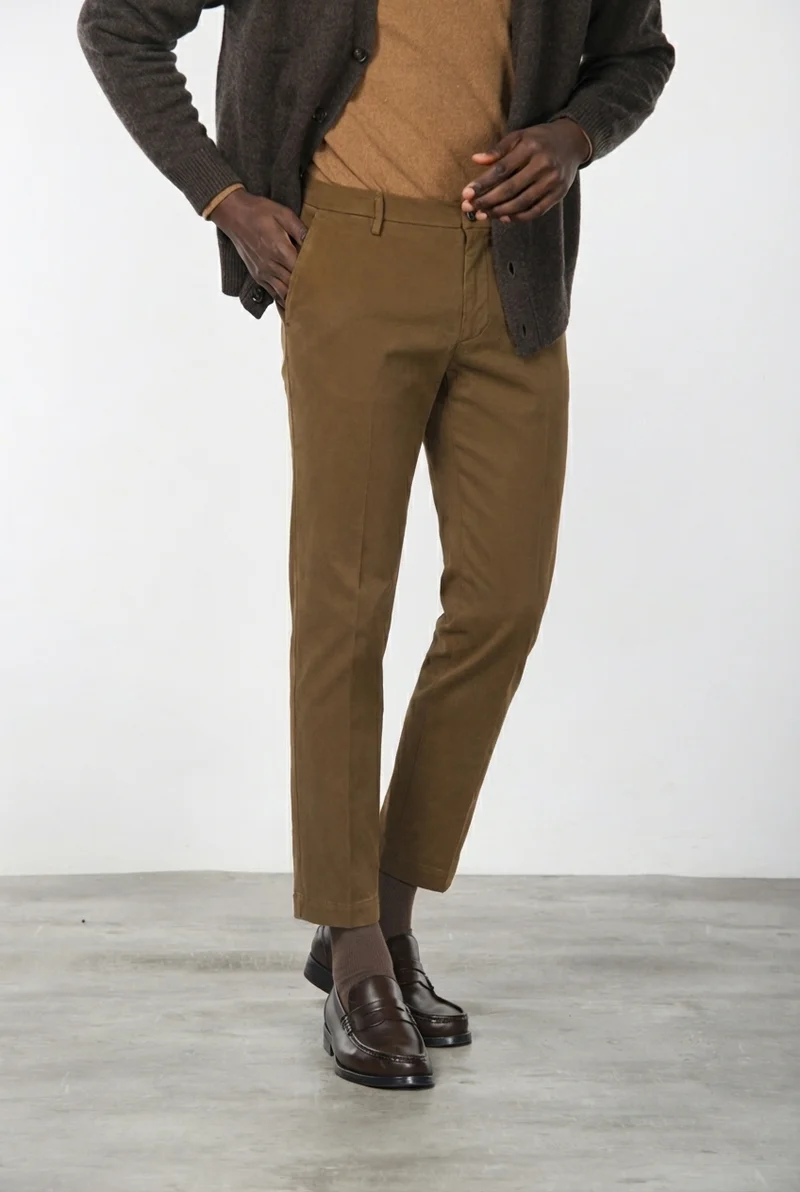 Milano pantalon chino homme en gabardine stretch, coupe extra slim ①