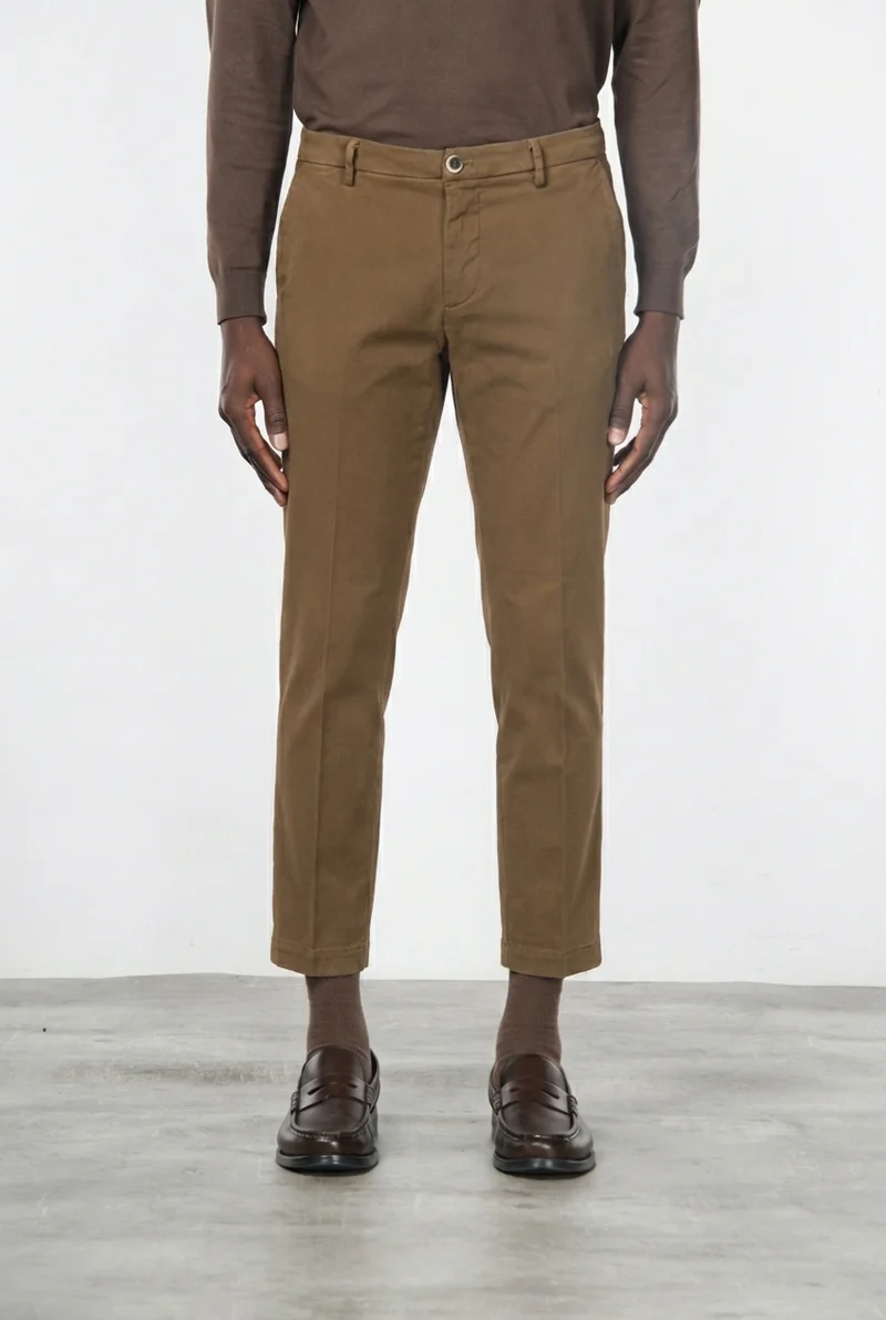 Milano pantalon chino homme en gabardine stretch, coupe extra slim ①